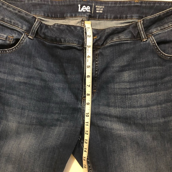Woman’s plus-size Lee regular fit ,boot cut , midrise jeans size 24w P - Picture 5 of 8